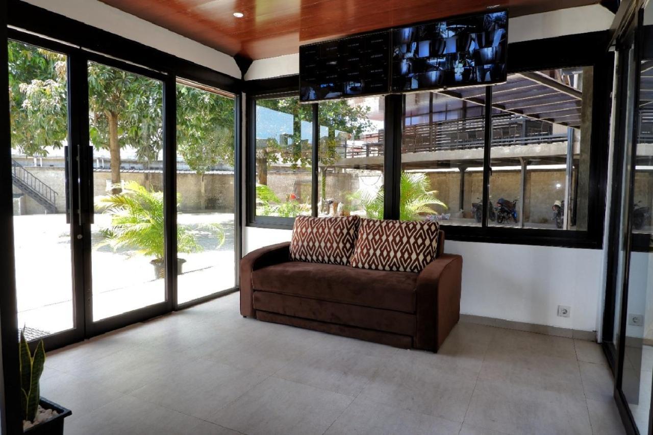 Guest House 555 Nki South Tangerang ภายนอก รูปภาพ